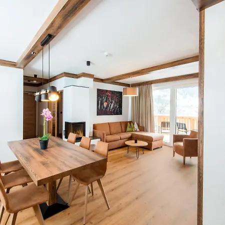 Golden Lodges Close To The Ski Lift Appartement