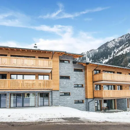 Golden Lodges Close To The Ski Lift *