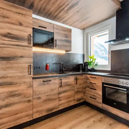 Golden Lodges Close To The Ski Lift Appartement