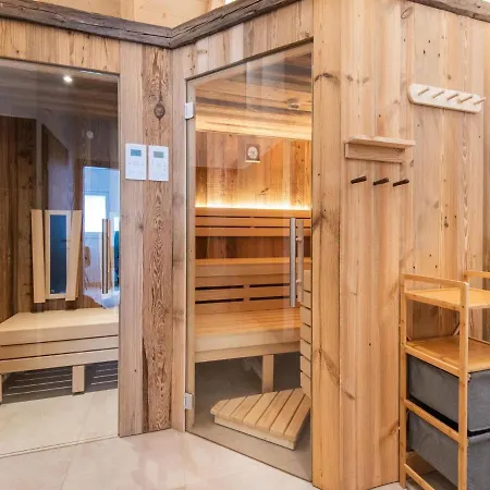 Golden Lodges Close To The Ski Lift Rauris