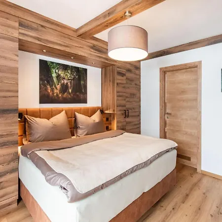 Golden Lodges Close To The Ski Lift Appartement